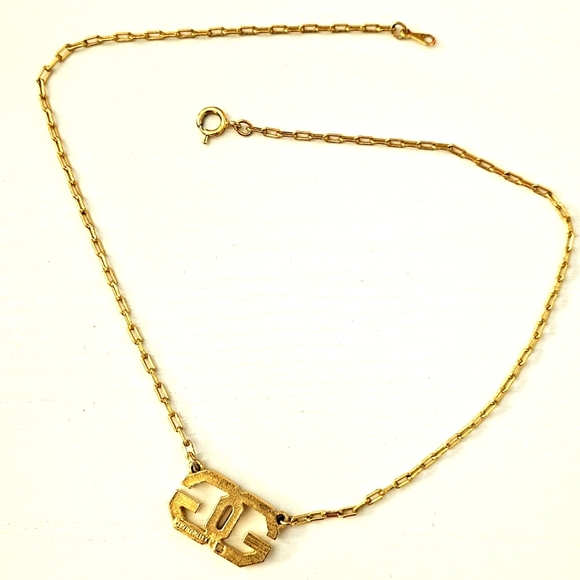 Givenchy Gold-plated Interlocking GG Necklace - Picture 2 of 3